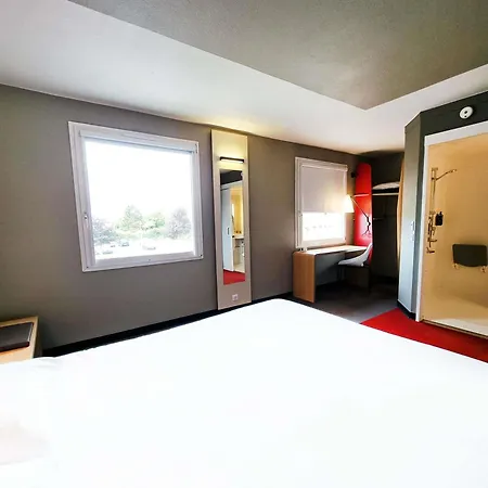 Ibis Caen Porte De Bretagne Otel