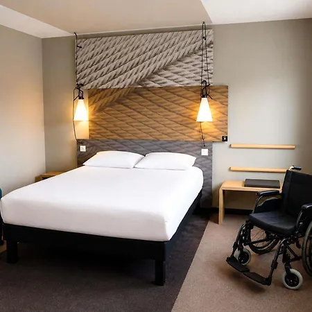 Ibis Caen Porte De Bretagne Otel 3*