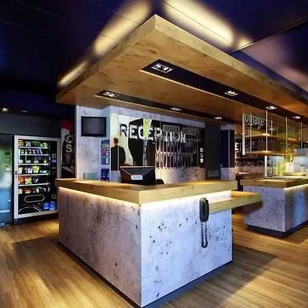 酒店 布列塔尼康泊宜必思酒店 3*