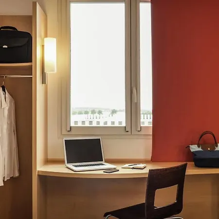 Hotell Ibis Caen Porte De Bretagne 3*
